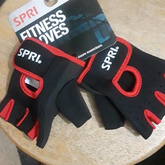 Spri black and red Fitness Gloves - Picture 2 of 4